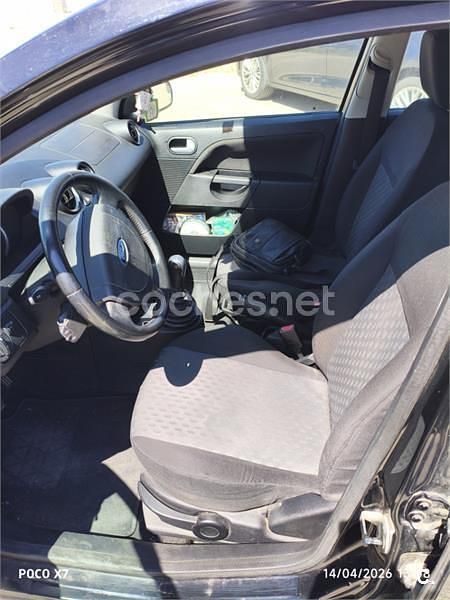 Usado Ford Fiesta Trend 68 CV (50 kW) 2004 Azul Utilitario