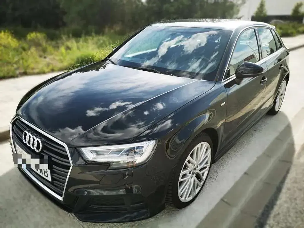 Usado Audi A3 Ambiente 110 CV (80 kW) 2017 Negro Utilitario