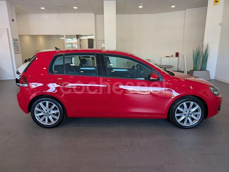 Usado VW Golf VII 105 CV (77 kW) 2012 Rojo Berlina