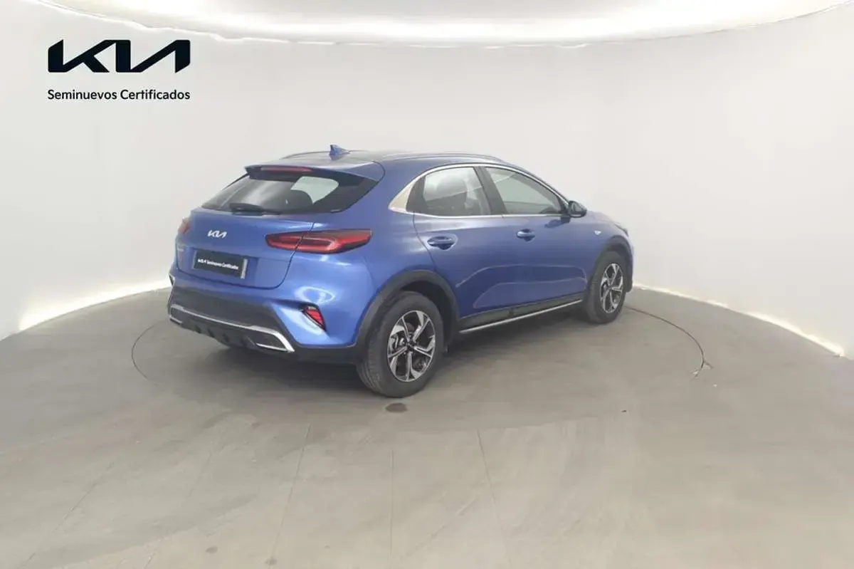 Usado Kia XCeed 101 HP (74 kW) 2025 Azul SUV