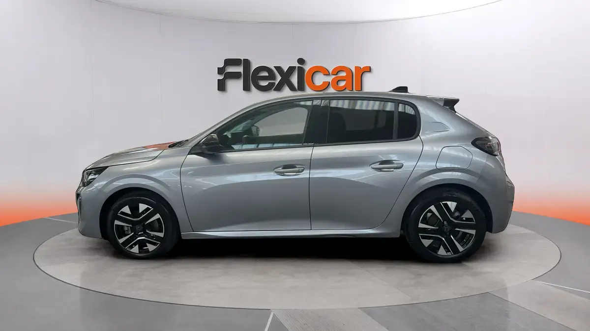 Usado Peugeot 208 Allure 101 CV (74 kW) 2025 Gris Utilitario