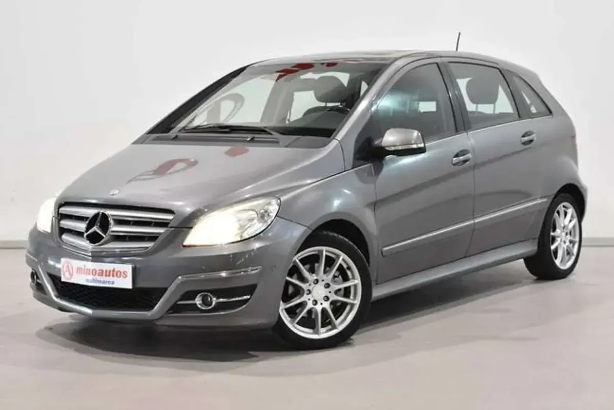 Usado Mercedes B200 140 CV (102 kW) 2009 Gris Monovolumen