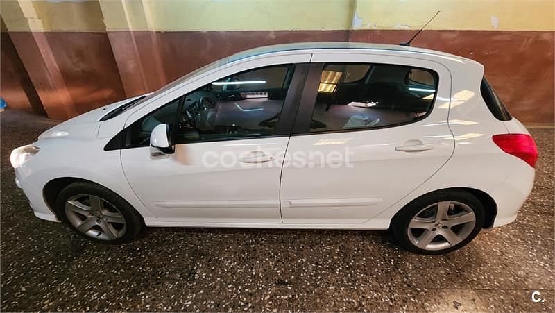 Usado Peugeot 308 Premium 120 CV (88 kW) 2009 Blanco Berlina