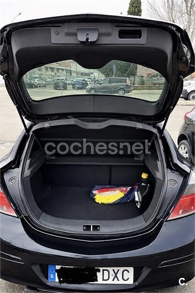 Usado Opel Astra GTC Sport 105 CV (77 kW) 2006 Negro Berlina