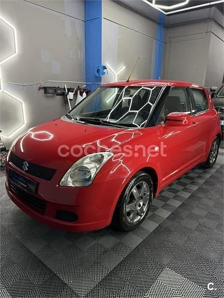 Usado Suzuki Swift GL 92 CV (67 kW) 2005 Rojo Utilitario