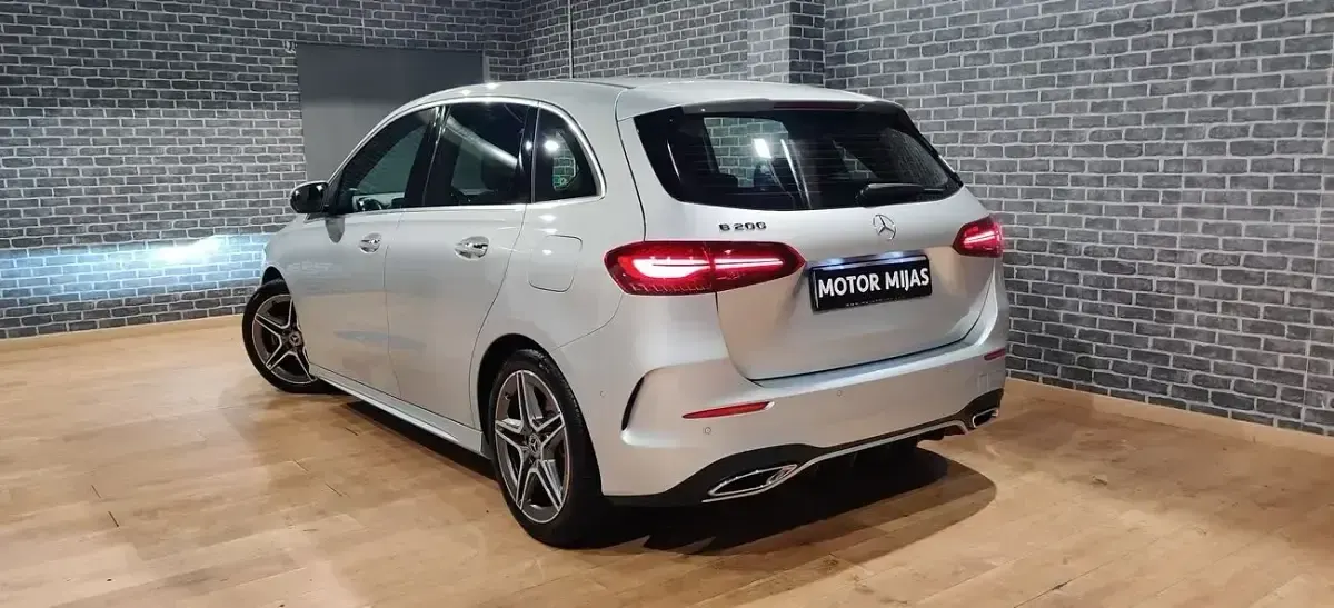 Usado Mercedes B200 163 CV (119 kW) 2023 Gris Utilitario