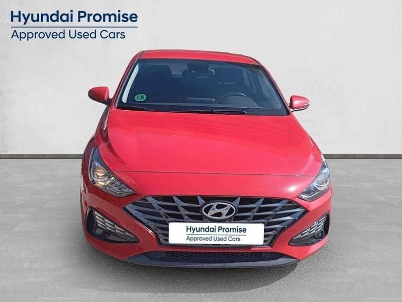 Usado Hyundai i30 120 CV (88 kW) 2022 Rojo Utilitario