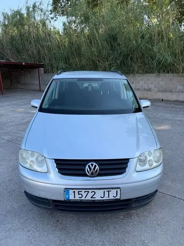 Usado VW Touran Trendline 99 CV (72 kW) 2003 Gris Monovolumen