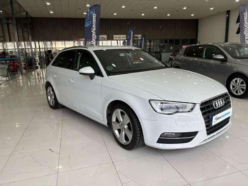Usado Audi A3 Ambition 150 CV (110 kW) 2015 Blanco Berlina