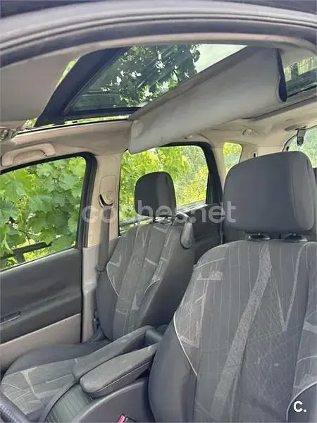 Usado Renault Scénic Dynamique 130 CV (95 kW) 2006 Negro Monovolumen