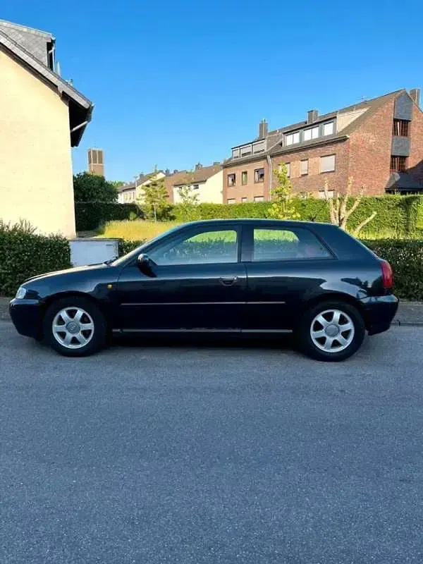 Usado Audi A3 Ambiente 110 CV (80 kW) 2000 Azul Utilitario