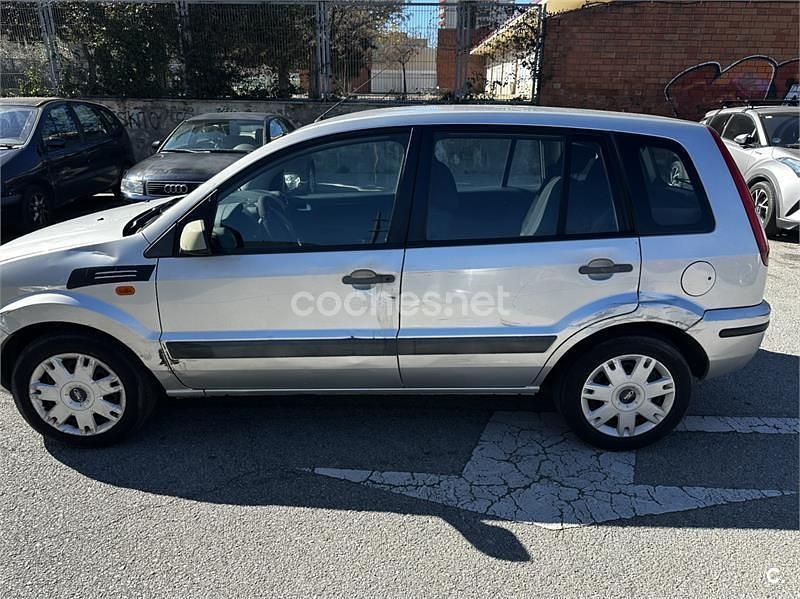 Usado Ford Fusion Trend 80 CV (58 kW) 2007 Gris / plata Utilitario