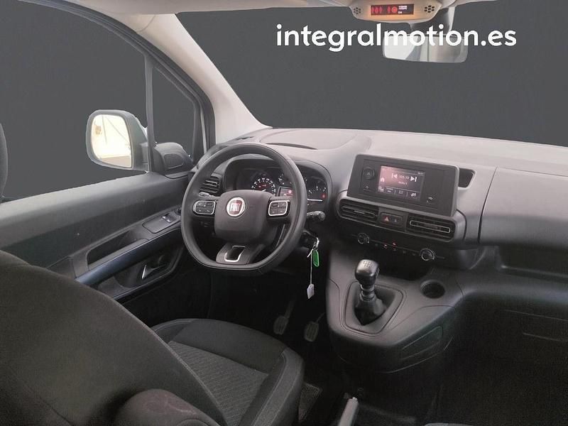 Usado Fiat Doblò 102 CV (75 kW) 2024 Blanco Monovolumen