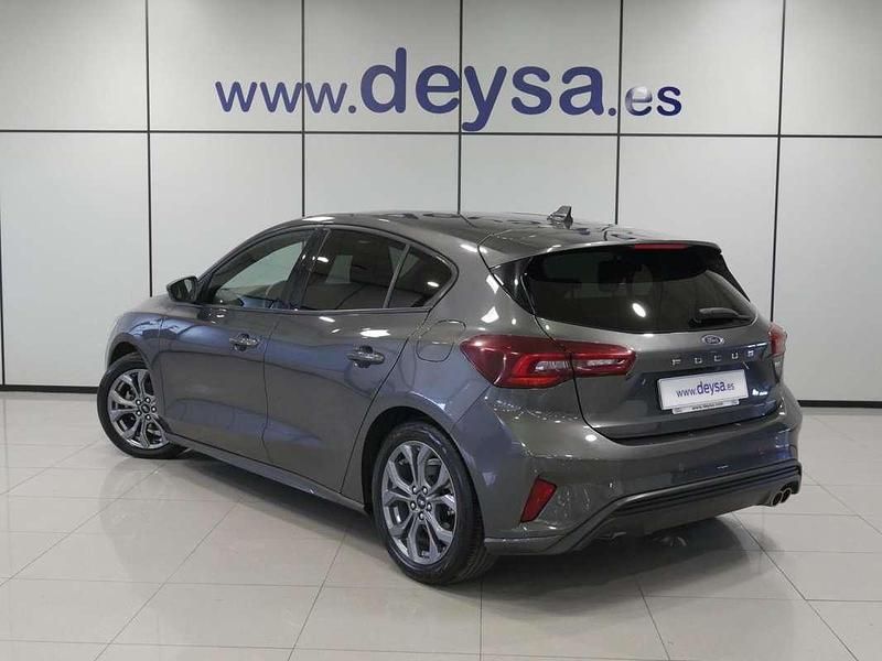 Usado Ford Focus ST-Line 155 CV (114 kW) 2023 Gris Utilitario
