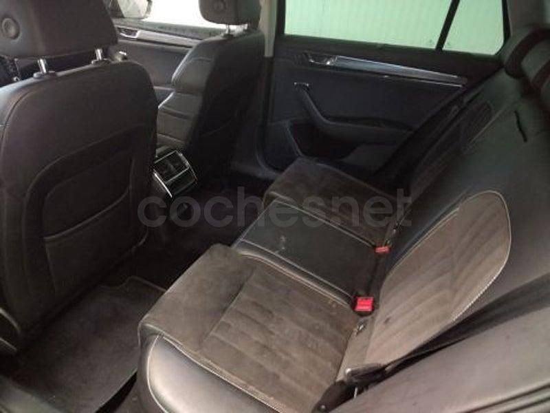 Usado Skoda Superb Style 218 CV (160 kW) 2020 Negro Familiar