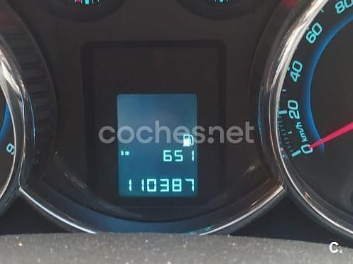 Usado Chevrolet Cruze LS 163 CV (119 kW) 2012 Beige Berlina