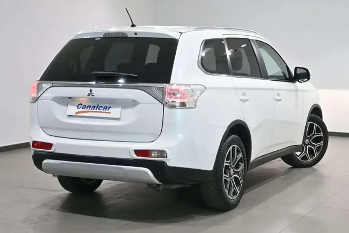 Usado Mitsubishi Outlander Motion 150 CV (110 kW) 2014 Blanco SUV