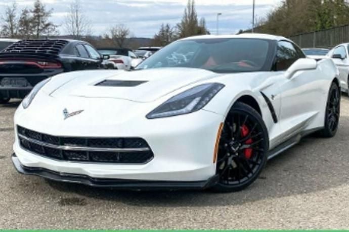Usado Chevrolet Corvette Stingray 466 CV (342 kW) 2019 Blanco metalizado Utilitario
