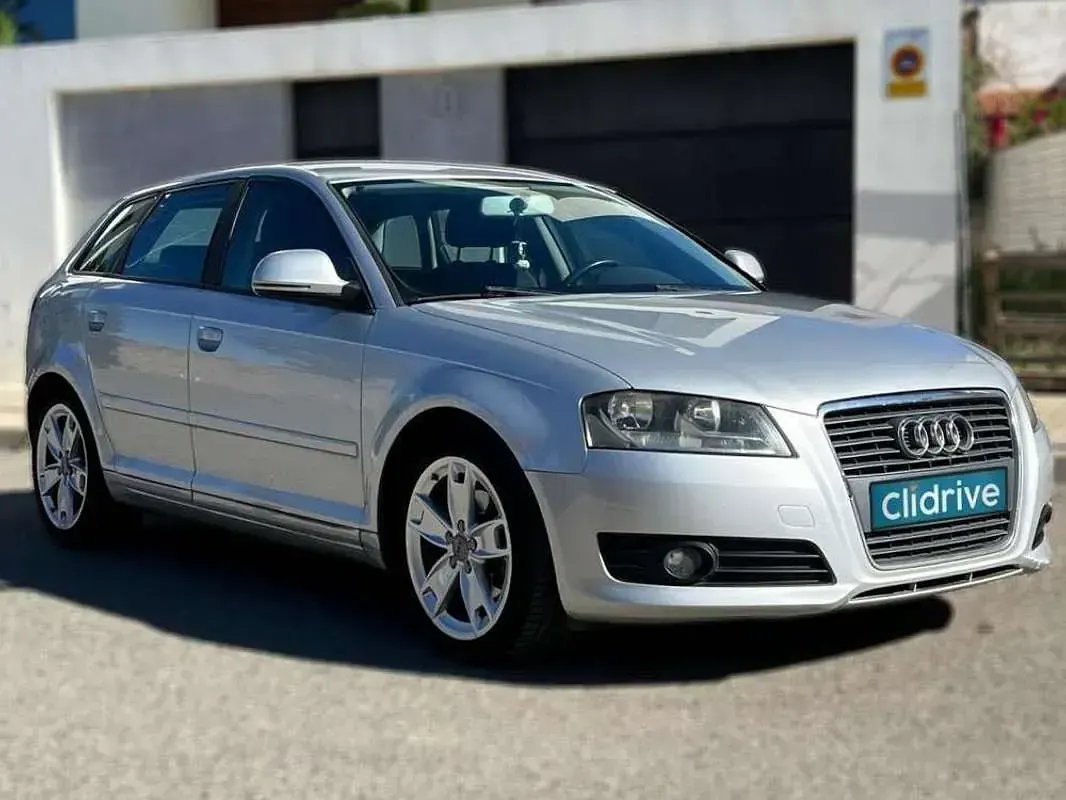 Usado Audi A3 Sportback Ambiente 140 CV (102 kW) 2009 Gris Utilitario