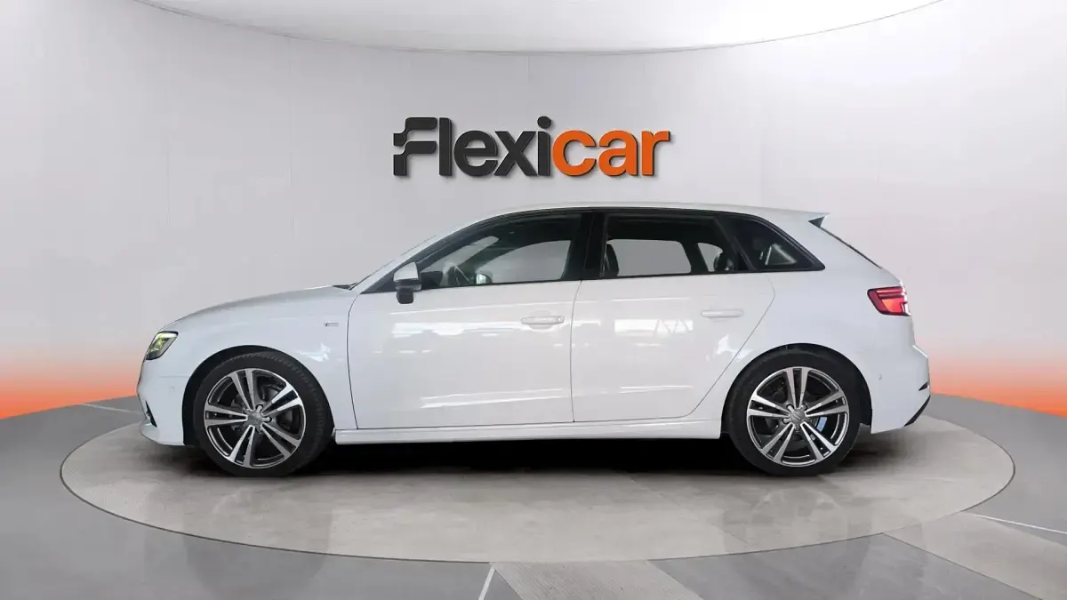 Usado Audi A3 S-Line 116 CV (85 kW) 2019 Blanco Berlina