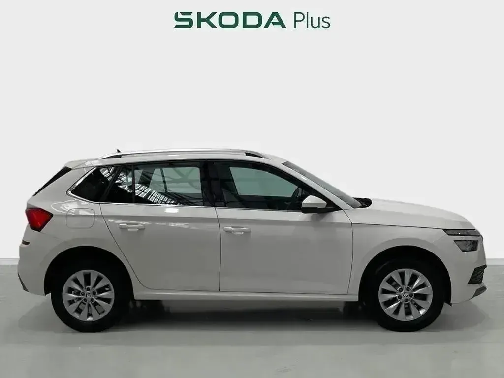 Usado Skoda Kamiq Ambition 110 HP (80 kW) 2022 Branco SUV