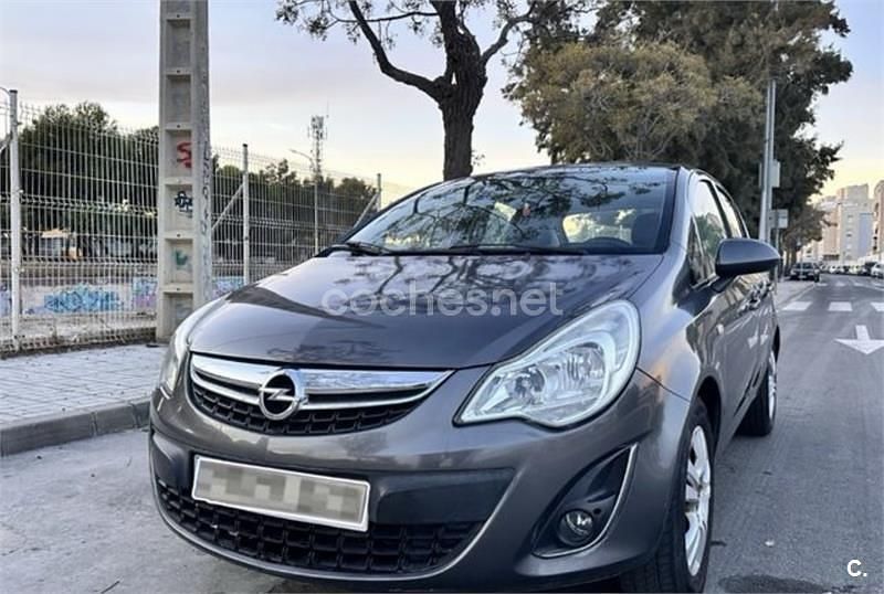 Gris / plata Usado 2012 Opel Corsa Selective Berlina | 3500 € (Buen precio) - Imagen 1/4