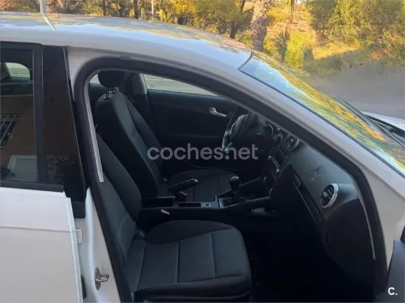 Usado Audi A3 Attraction 105 CV (77 kW) 2010 Blanco Utilitario