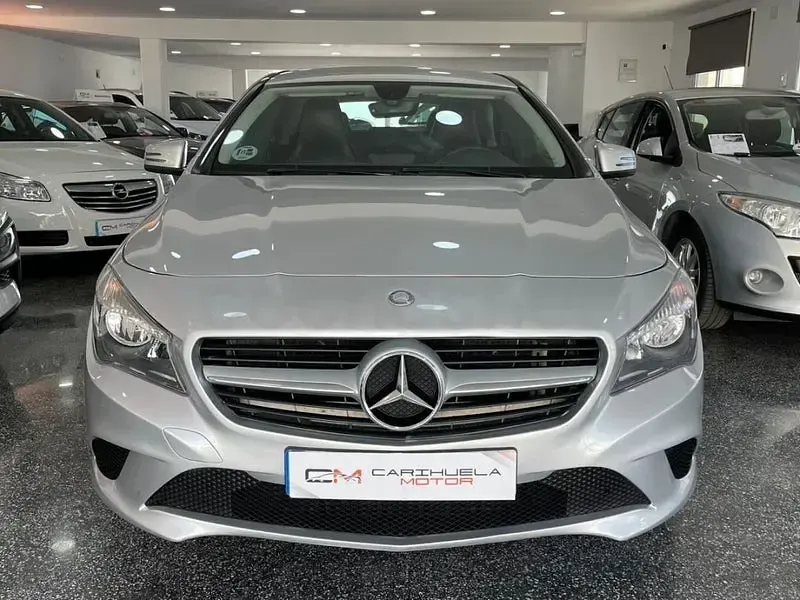 Usado Mercedes CLA200 136 CV (100 kW) 2014 Gris / plata Berlina