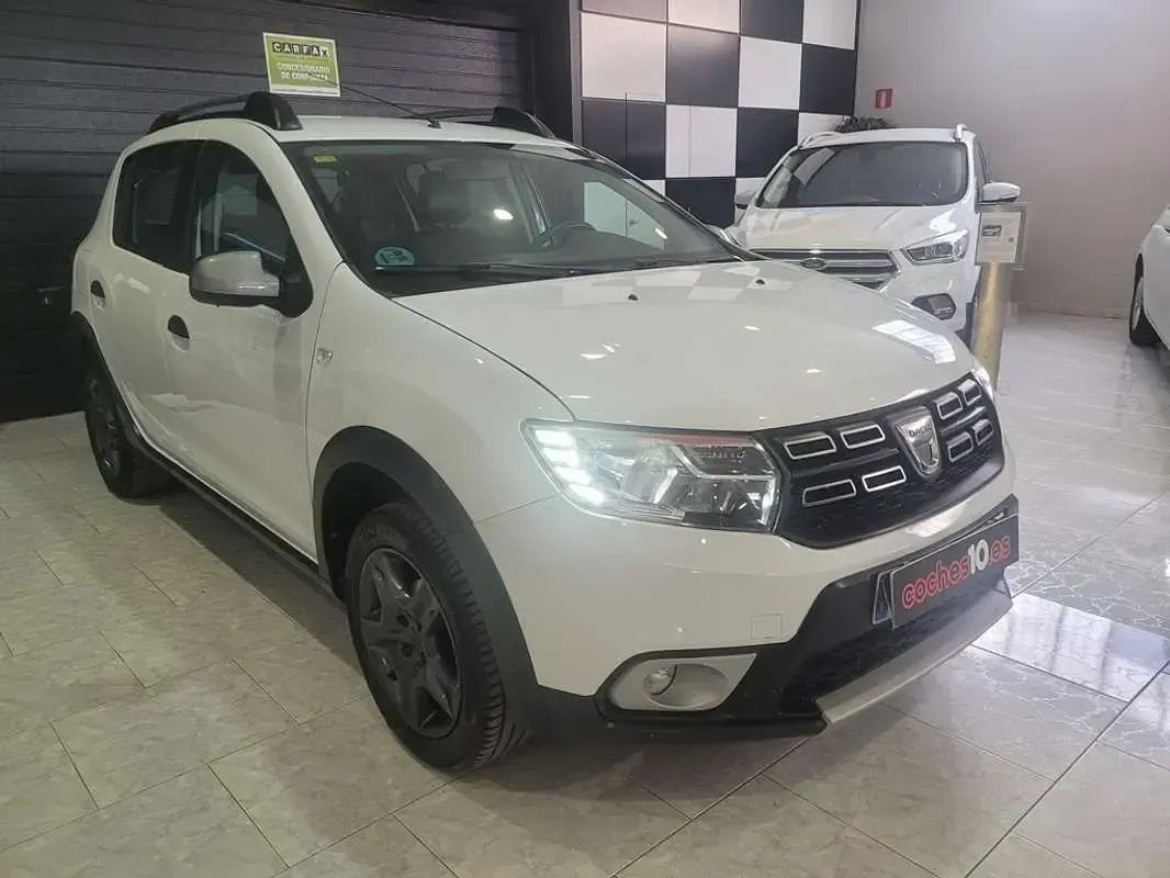 Usado Dacia Sandero Comfort 90 CV (66 kW) 2018 Blanco Utilitario