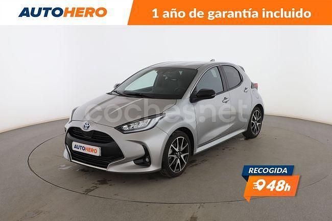 Gris Usado 2022 Toyota Yaris Hybrid Style Berlina | 22.199 € (Un poco caro) - Imagen 1/3