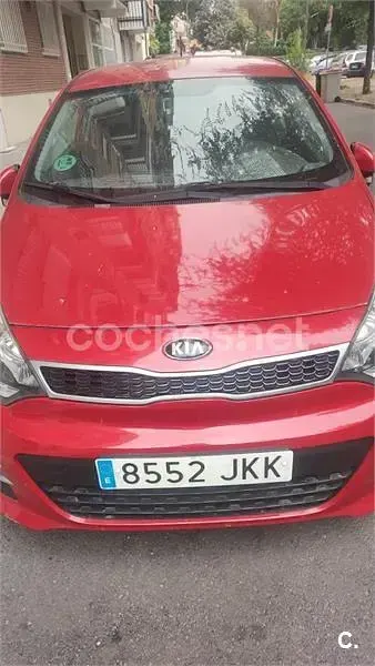 Usado Kia Rio 84 CV (61 kW) 2015 Rojo Berlina
