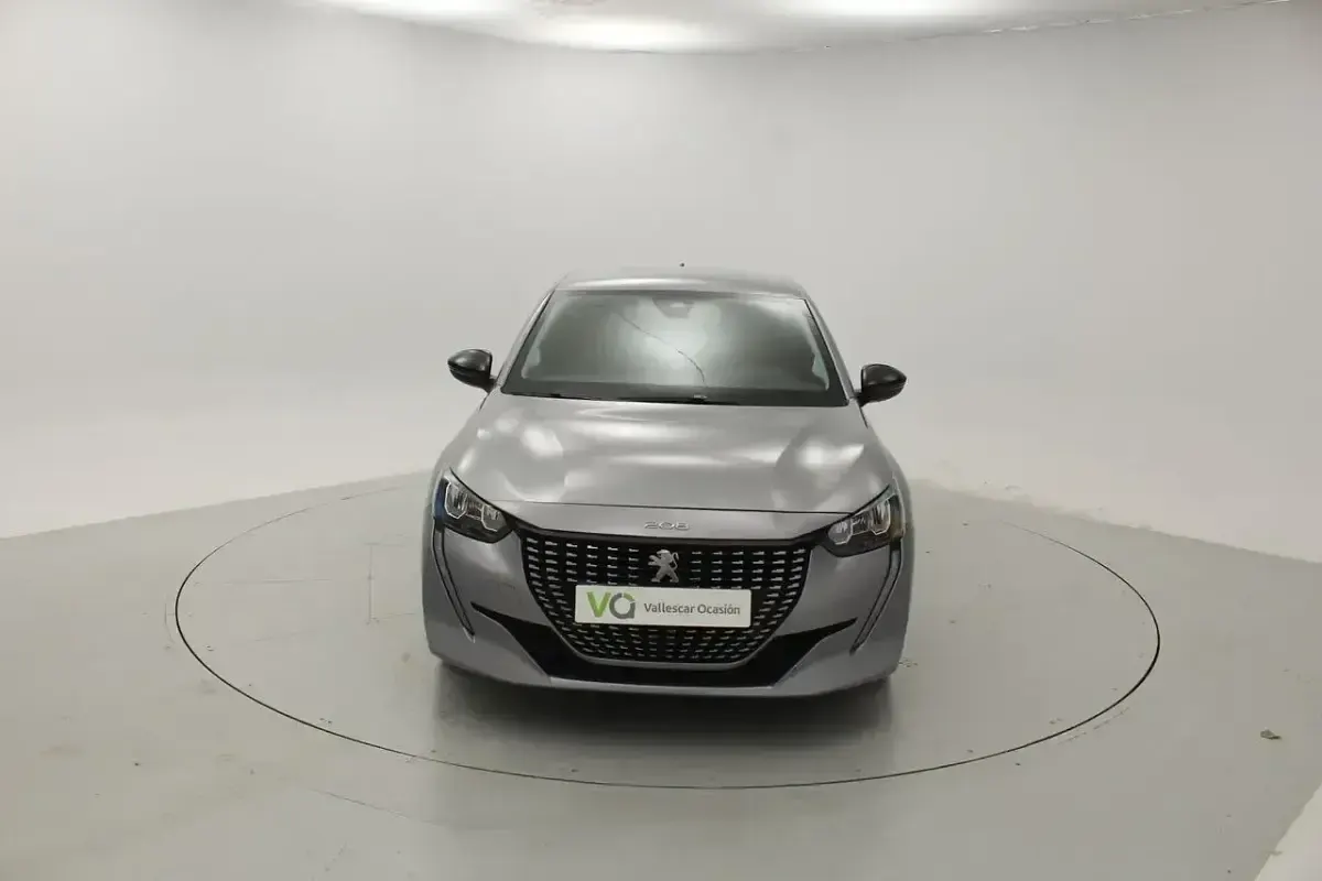 Usado Peugeot 208 Allure 102 CV (75 kW) 2023 Gris Utilitario