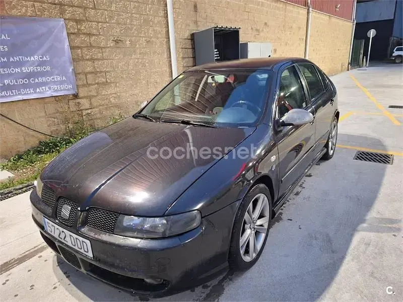 Usado Seat Leon FR 150 CV (110 kW) 2004 Negro Utilitario