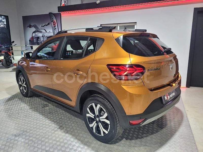 Usado Dacia Sandero Essentiel 100 CV (73 kW) 2021 Naranja Berlina