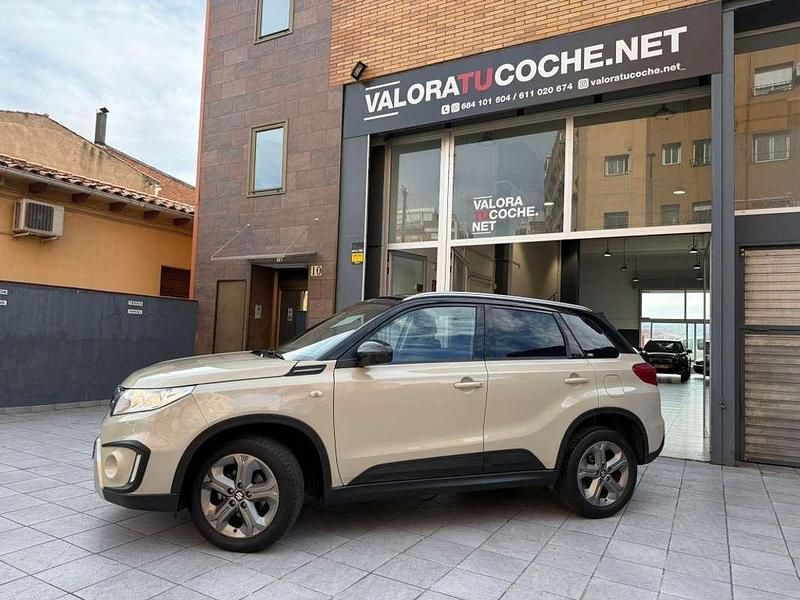 Usado Suzuki Vitara 120 CV (88 kW) 2018 Beige SUV
