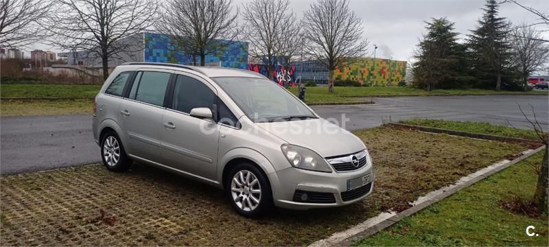 Gris / plata Usado 2005 Opel Zafira Cosmo Monovolumen | 2600 € (Buen precio) - Imagen 1/4