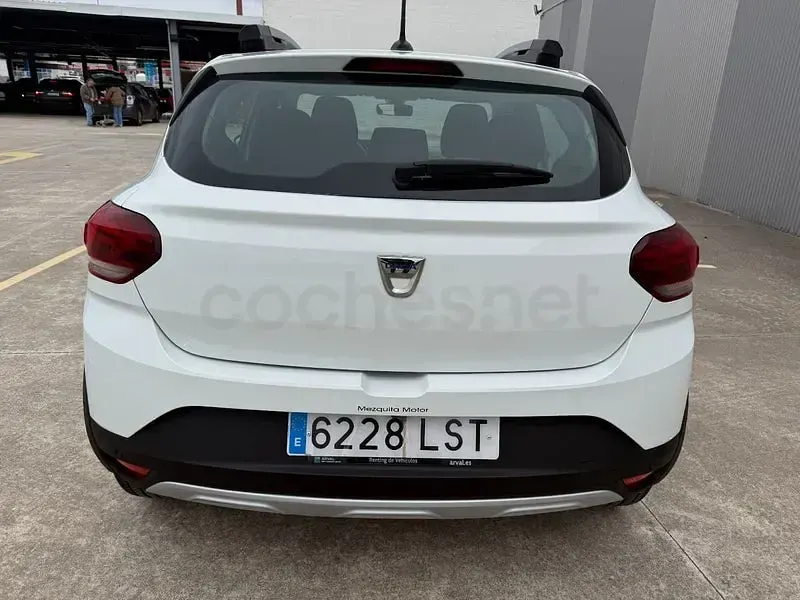 Usado Dacia Sandero Comfort 101 CV (74 kW) 2021 Blanco Berlina