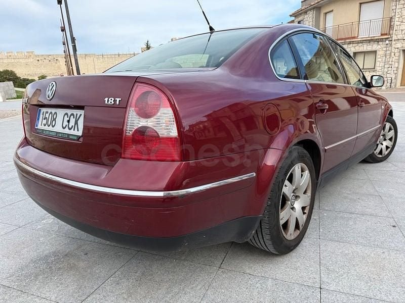 Usado VW Passat Highline 150 CV (110 kW) 2002 Granate Berlina