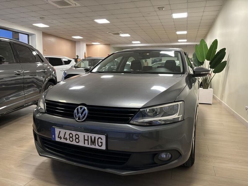 Usado VW Jetta Advance 105 CV (77 kW) 2012 Gris Berlina