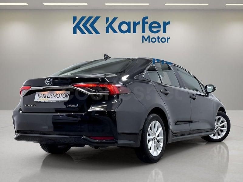 Usado Toyota Corolla Active 122 CV (89 kW) 2022 Negro Berlina