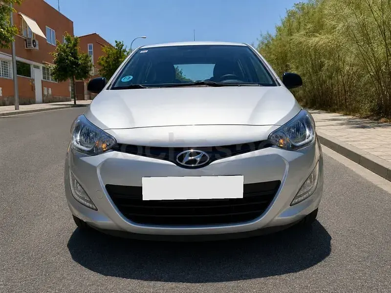 Usado Hyundai i20 85 CV (62 kW) 2013 Gris / plata Utilitario