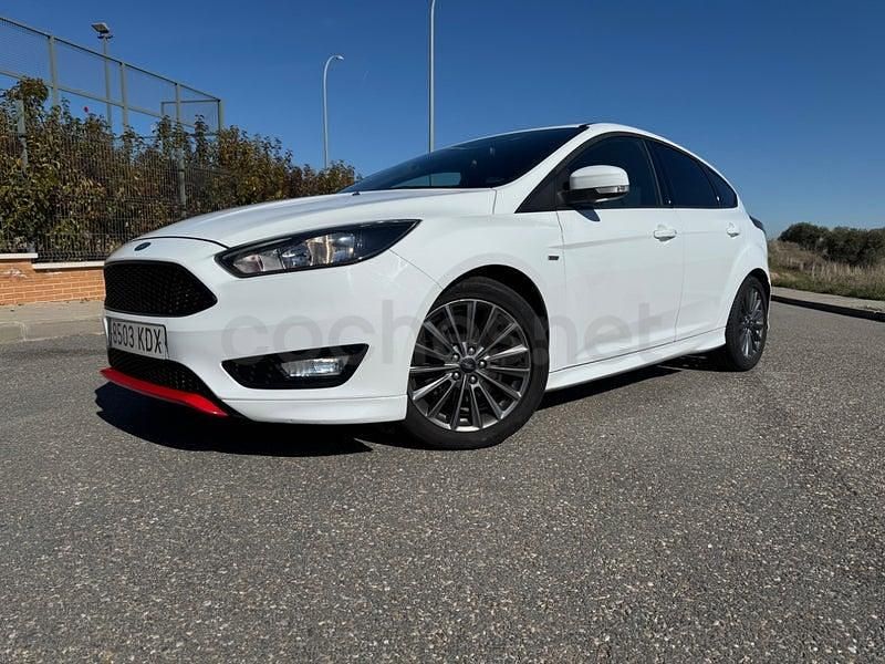 Usado Ford Focus ST-Line 125 CV (91 kW) 2017 Blanco Berlina