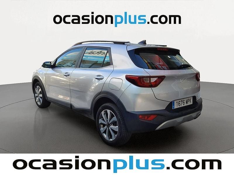 Usado Kia Stonic 84 CV (61 kW) 2024 Gris plata SUV