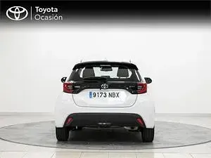 Usado Toyota Yaris Active 116 CV (85 kW) 2025 Blanco Utilitario