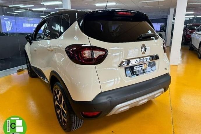 Usado Renault Captur Zen 90 CV (66 kW) 2017 Beige SUV
