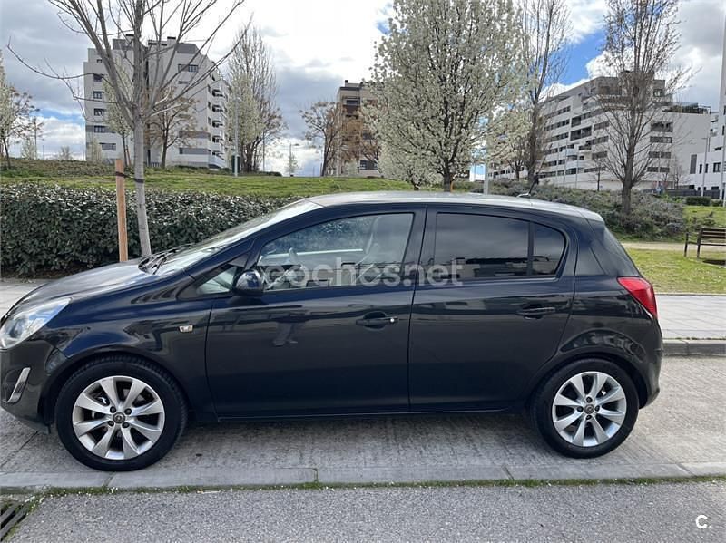 Usado Opel Corsa Selective 75 CV (55 kW) 2012 Negro Utilitario