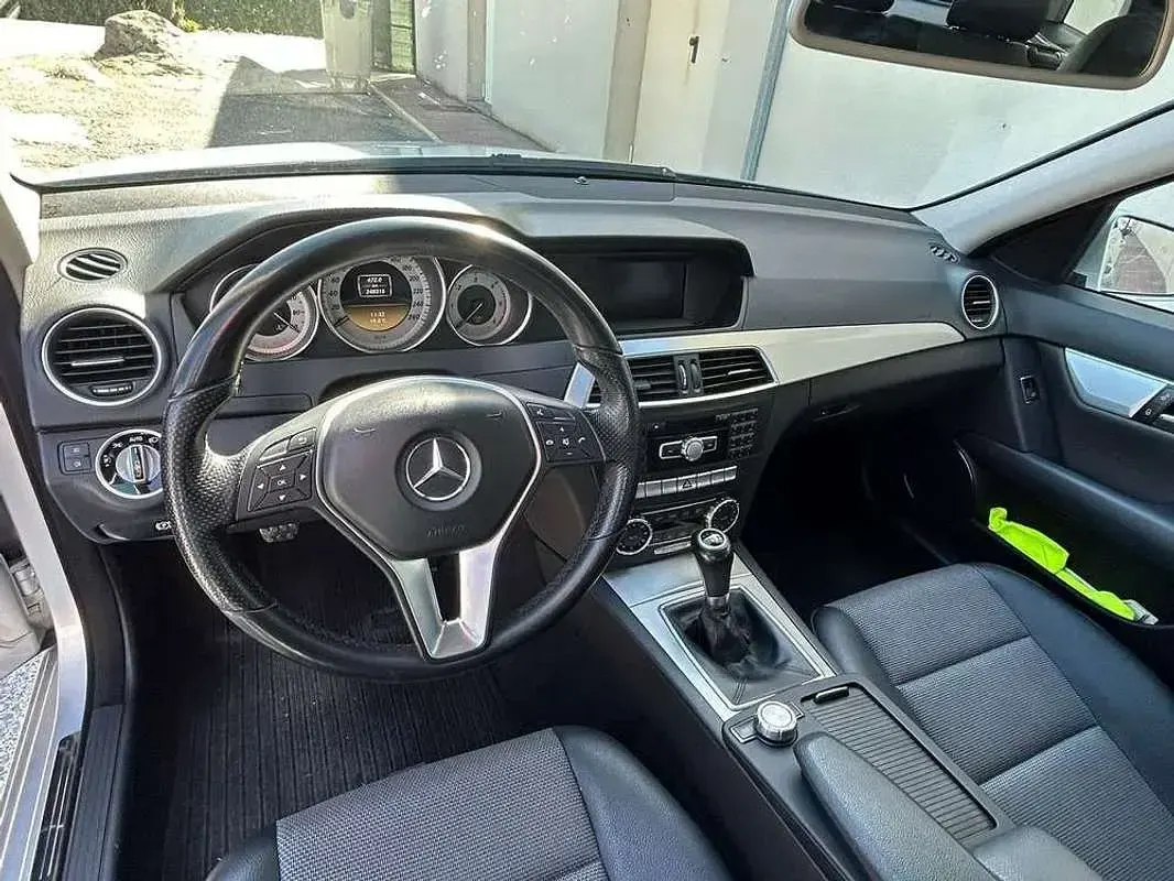 Usado Mercedes C200 Avantgarde 136 CV (100 kW) 2012 Blanco Familiar