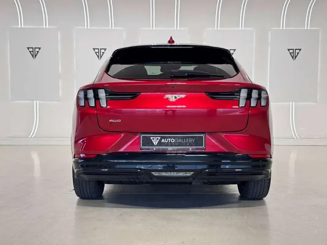 Usado Ford Mustang Mach-E Premium 197 kW (269 CV) 2023 Rojo SUV