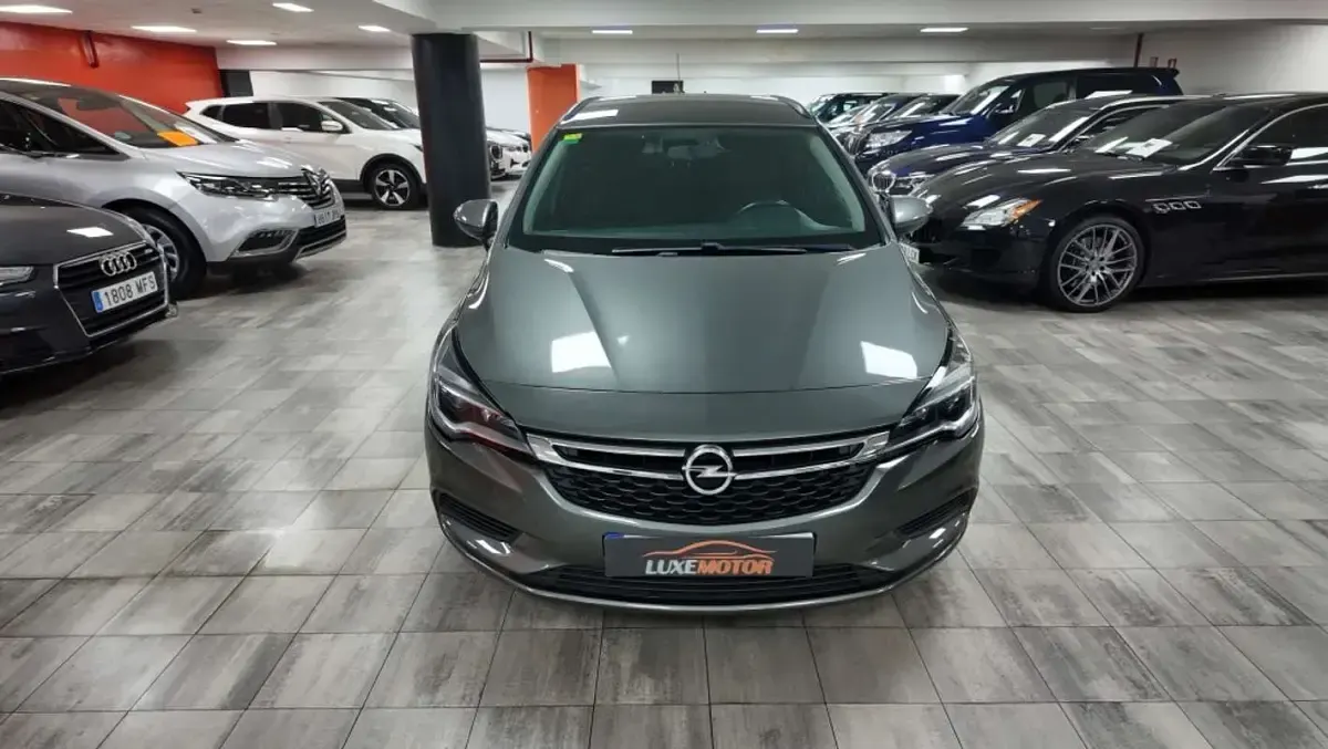 Usado Opel Astra Business 110 CV (80 kW) 2017 Gris Familiar