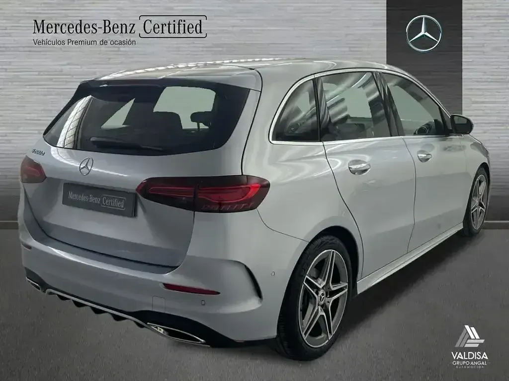 Usado Mercedes B200 AMG line 150 CV (110 kW) 2024 Plata hightech Utilitario